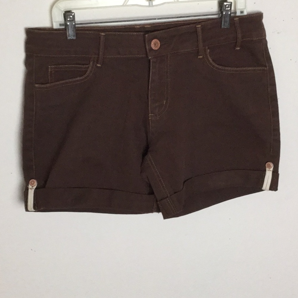 Earl jean Brown cuffed shorts.